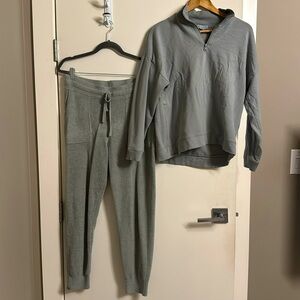 Size large Barefoot Dreams lounge set.